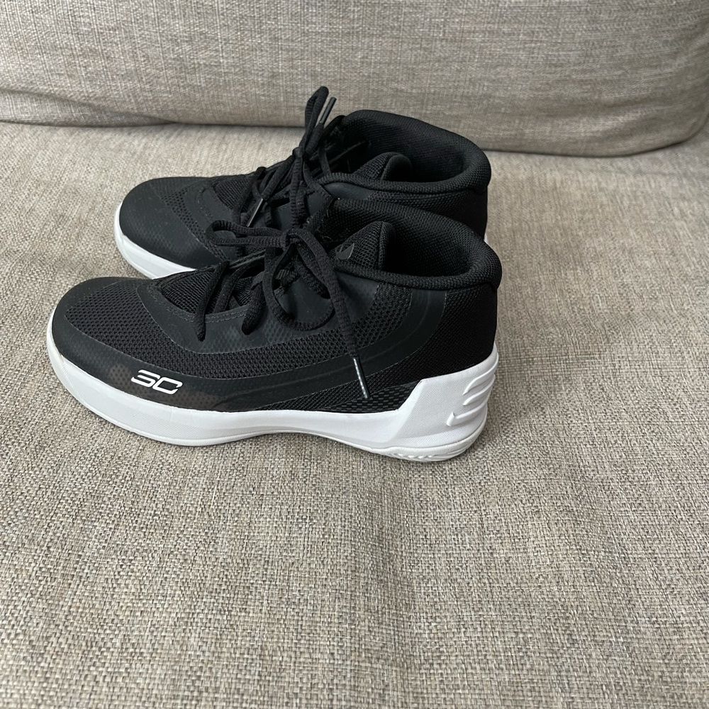 Under Armour boy shoes! Size 10